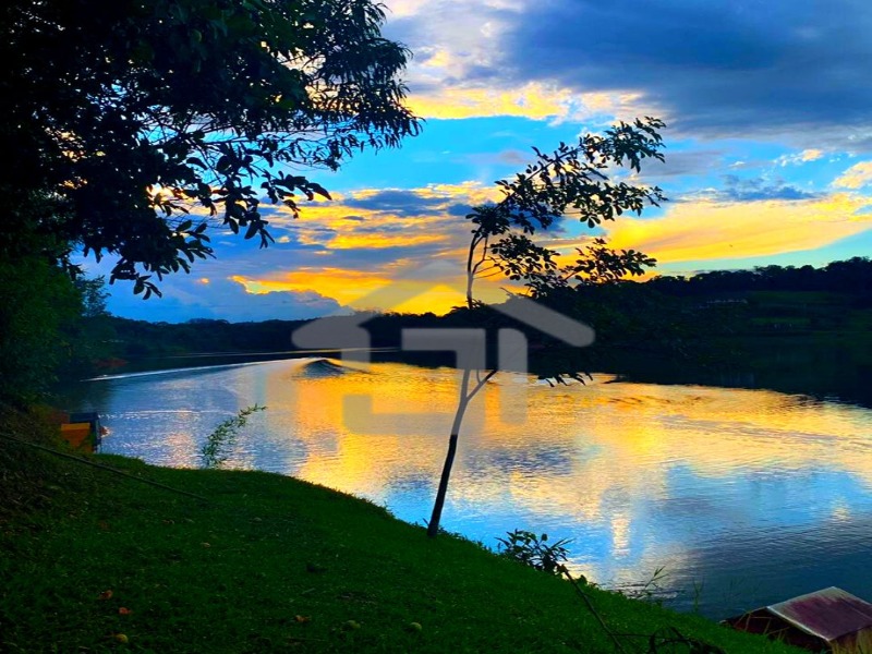 Pousada 14.000m² c/Excelente Infraestrutura as margens da Represa Cachoeira do França