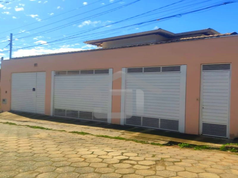 Casa Alto Padrão c/Piscina e Excelente Localização no Centro de Juquitiba-SP