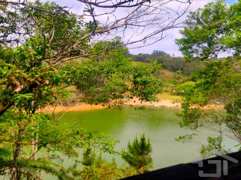 Rancho 1.800m² as Margens da Represa Cachoeira do França em Juquitiba-SP