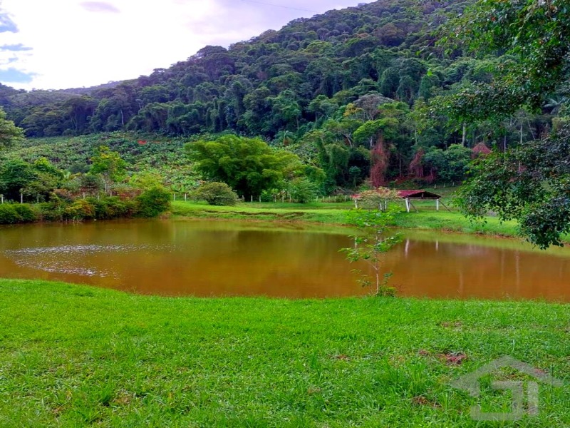 Excelente sítio medindo 92.000 m² com bom acesso em Miracatu-SP