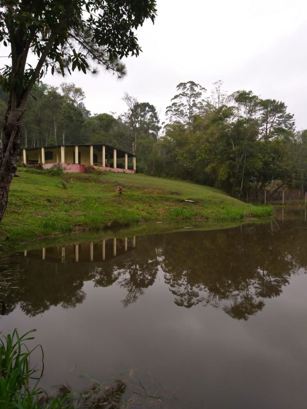 Chácara medindo 5.000,00 m², localizada a 6,5 km da Rodovia em Juquitiba Sp