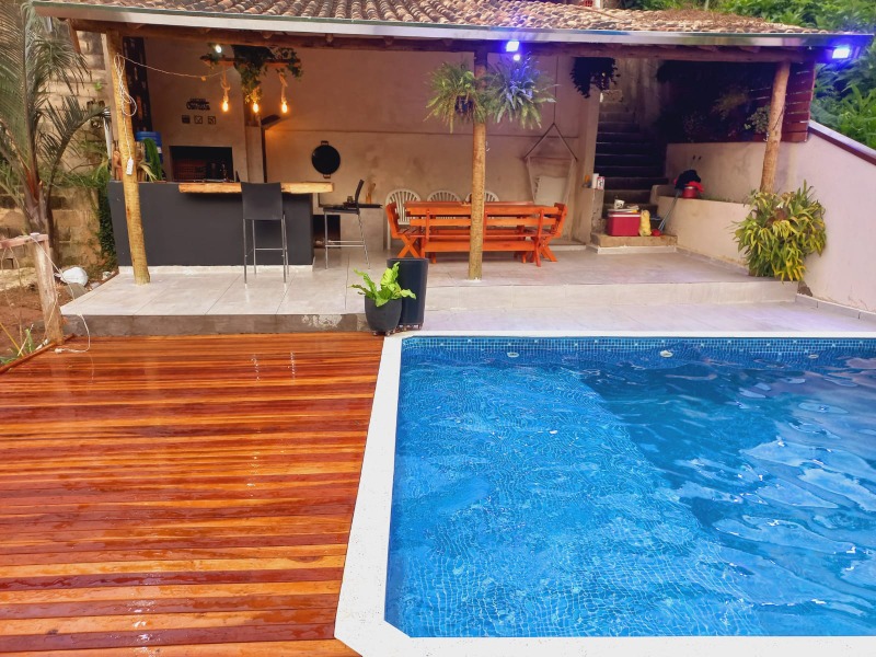 Casa a 150 mts da Rodovia, muito próxima ao centro da cidade de Juquitiba-SP