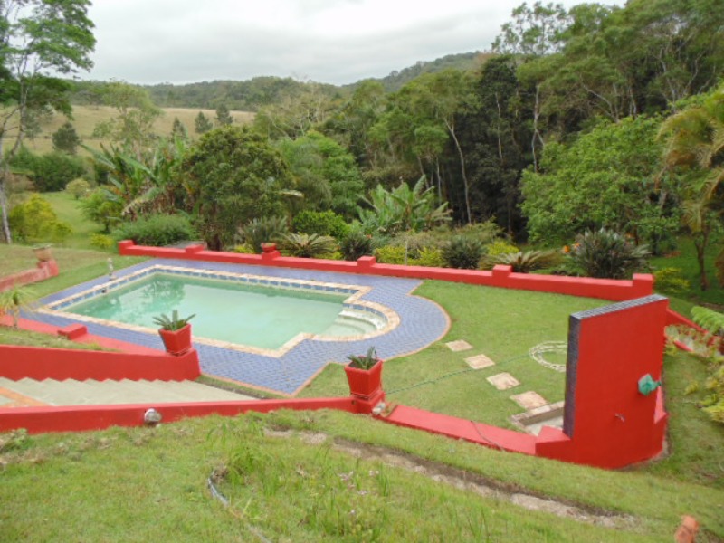 Linda chácara medindo 22.000,00 m²,Localizada a apenas 5 km da Rodovia Regis Bittencourt, BR 116 em Juquitiba-SP