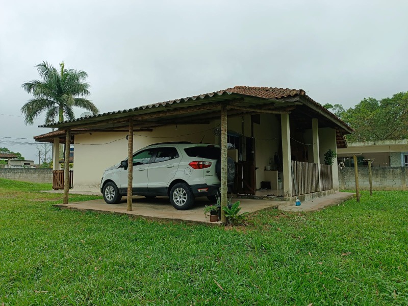 Pequena Chácara medindo 1.740,00 m², Localizada no centro de Juquitiba-SP