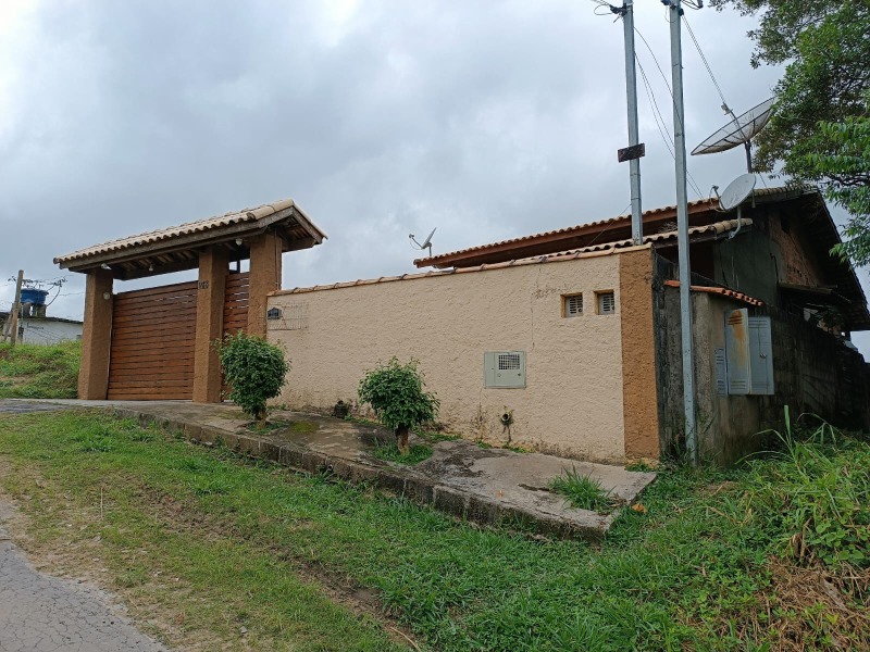 Casa a venda no Centro de Juquitiba-SP Área total 338,00 m²