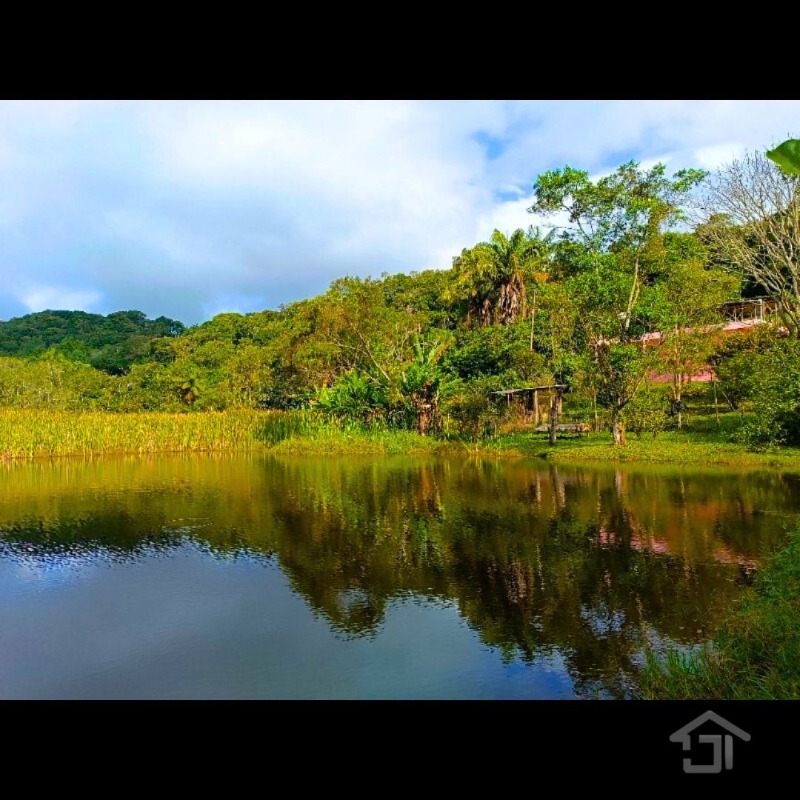 Chácara medindo 20.000,00 m², com lago, Localizada a 12 km da Rodovia em Juquitiba-SP