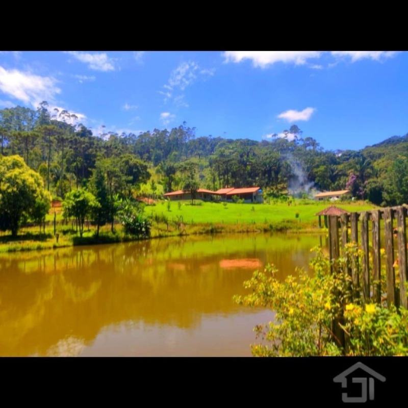 Chácara com área total de 10.400,00 m² com Lagão em Juquitiba-SP