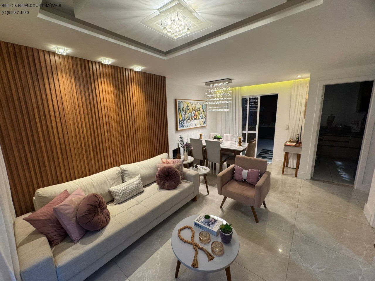 Casa à venda com 4 quartos, 141m² - Foto 2