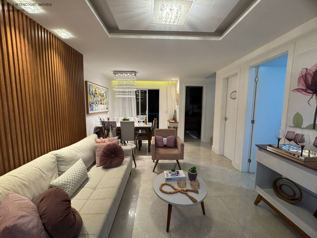Casa à venda com 4 quartos, 141m² - Foto 1