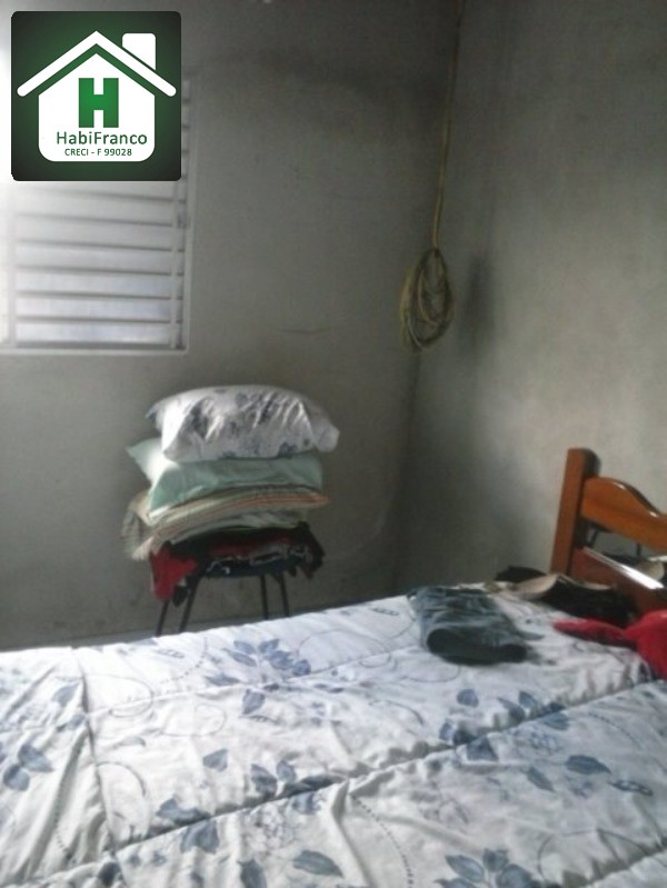 Casa com ponto comercial comercial já alugada.