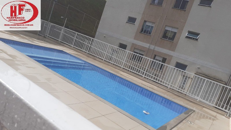 Apartamento em condomínio com piscina