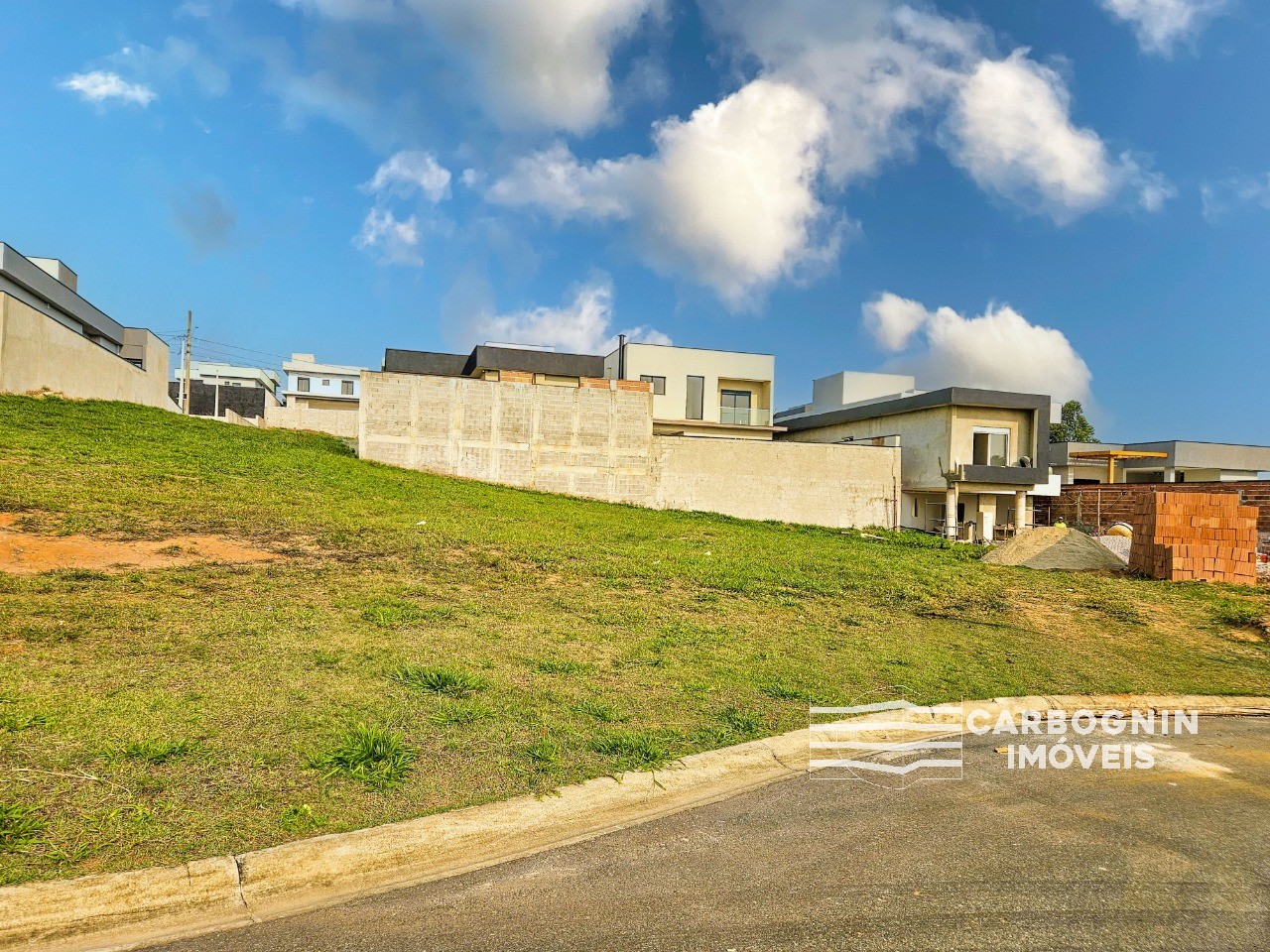 Terreno em Condomínio a Venda No Santa Mônica No Residencial Colinas em Caçapava