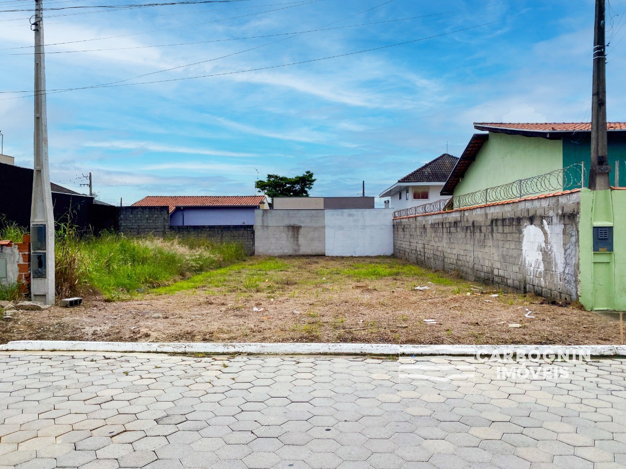 Terreno a Venda No Village das Flores em Caçapava