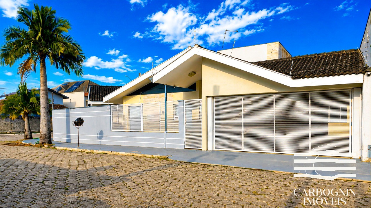 Casa a Venda No Village das Flores em Caçapava