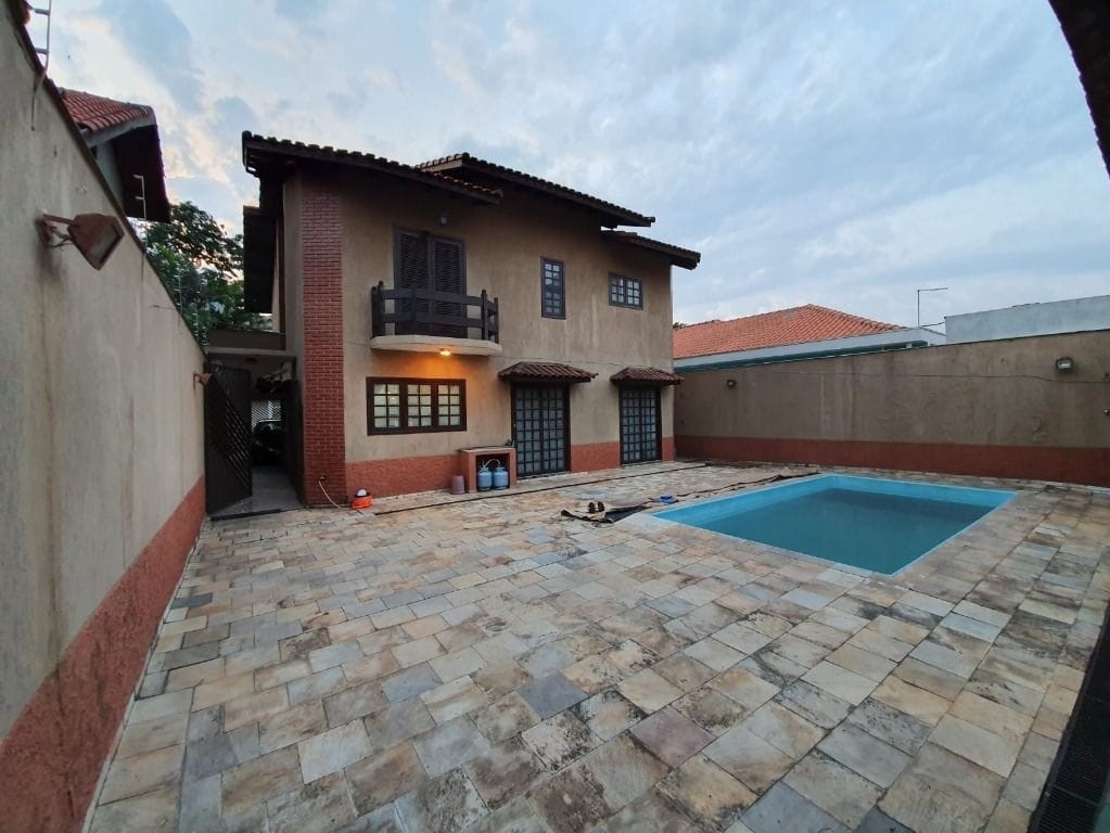 Casa, 3 quartos, 247 m² - Foto 1