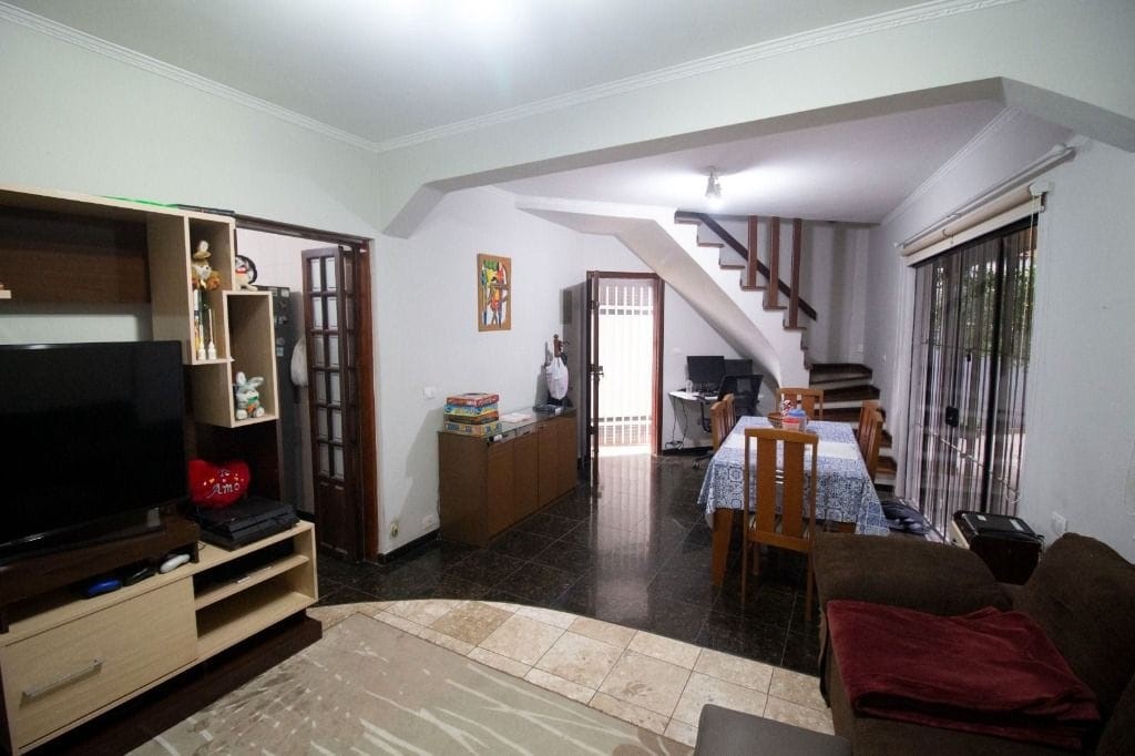 Casa, 4 quartos, 141 m² - Foto 1