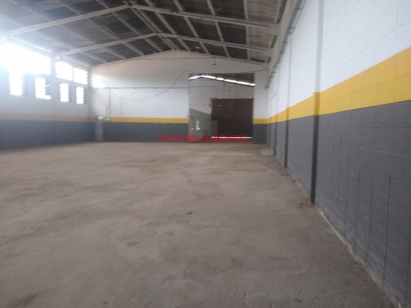 GALPO COM REA CONSTRUDA - Galpo com rea total de 1500m, e rea construda de 1000mt2,