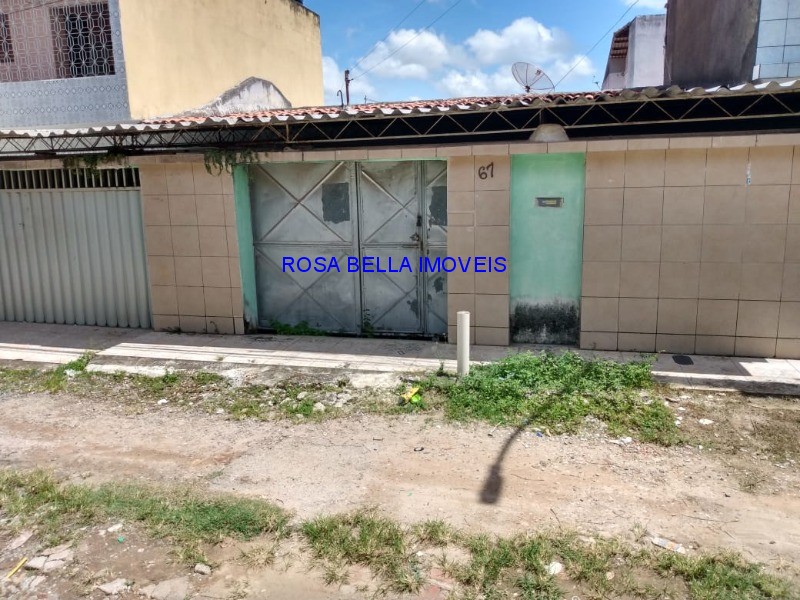 CASA TERREA COM 3 DORMITÓRIOS