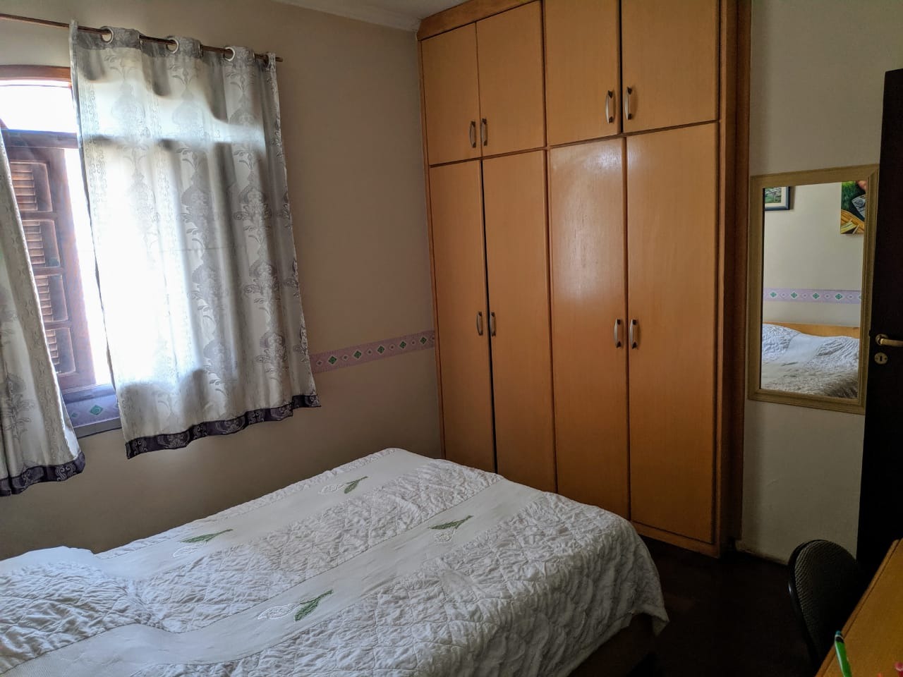 Imóvel de luxo no Urbanova: Casa em condomínio com 4 quartos, 2 suítes e 4 vagas de garagem em São José dos Campos-SP.