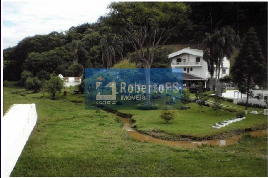 Sítio em ótimo estado de conservação com 18000 metros quadra
