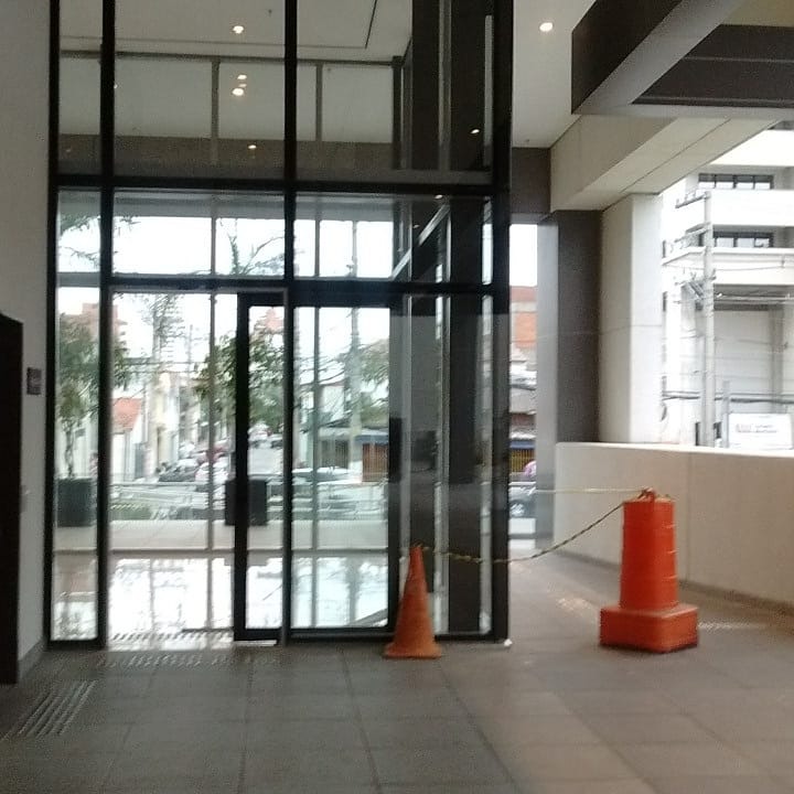 Prédio comercial de alto padrão com 60 quartos e 60 banheiro