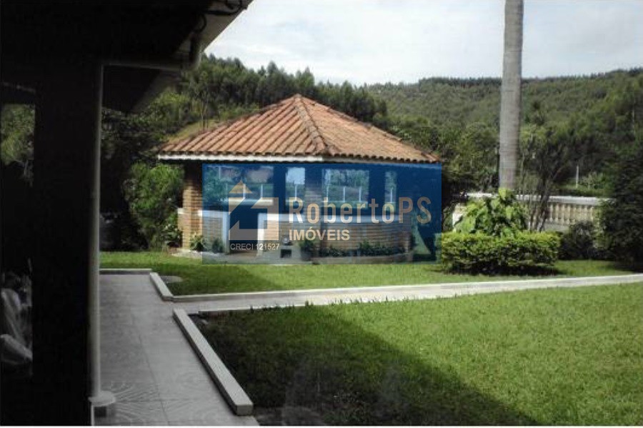 Sítio em ótimo estado de conservação com 18000 metros quadrados sendo 1000 metros quadrados de área construída, totalmente mobiliada ( porteira fechad