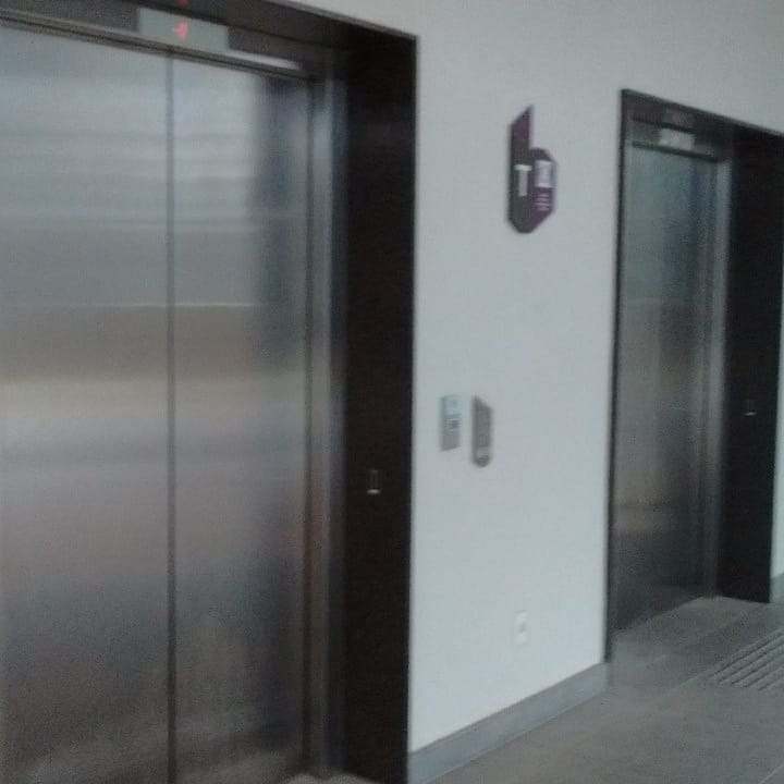 Prédio comercial de alto padrão com 60 quartos e 60 banheiro
