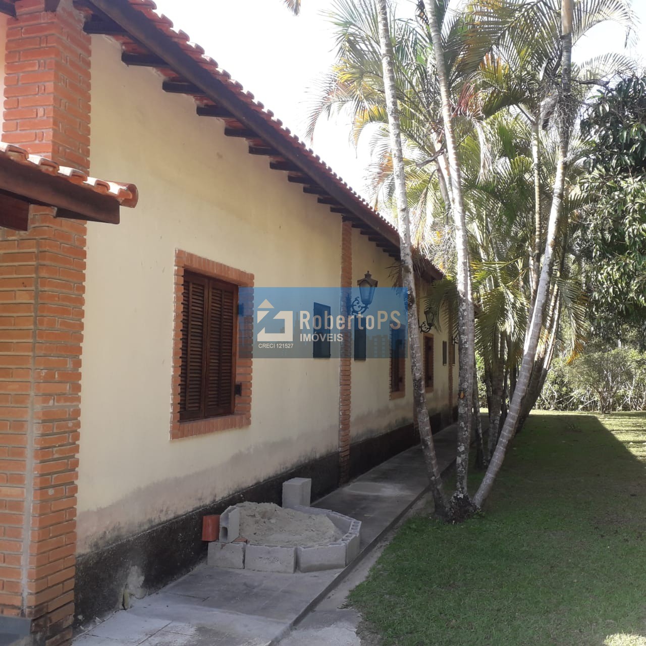 Chácara de luxo à venda no Centro de Santa Branca-SP: 4 quartos, 4 suítes, 7 banheiros, 416m² - Imperdível!
