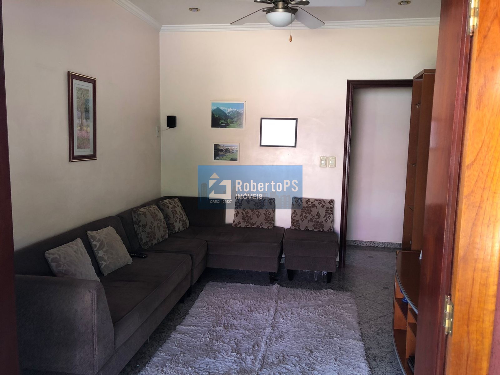 Linda casa assobradada no Condomínio Portal da Mata em Caçapava de 3 dormitórios com suíte e closet.