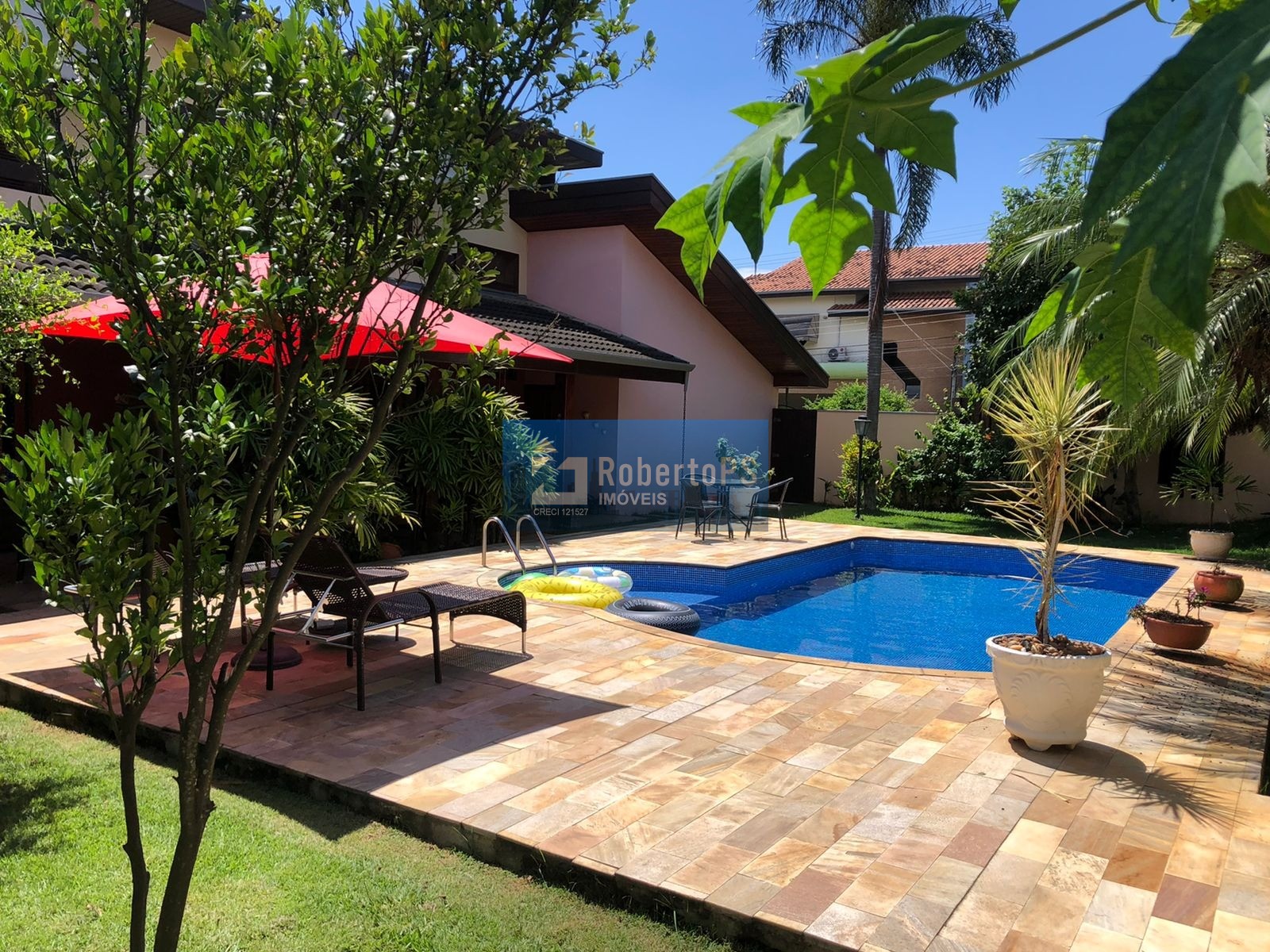 Linda casa assobradada no condomínio portal da mata em caçap