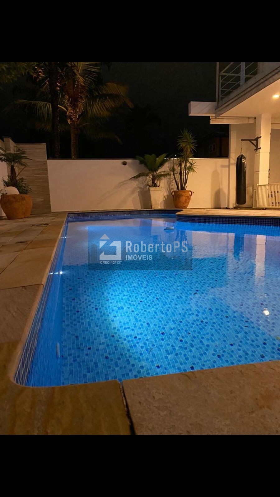 Lindo sobrado em condomínio com 5 suítes aquecimento solar e 4 vagas