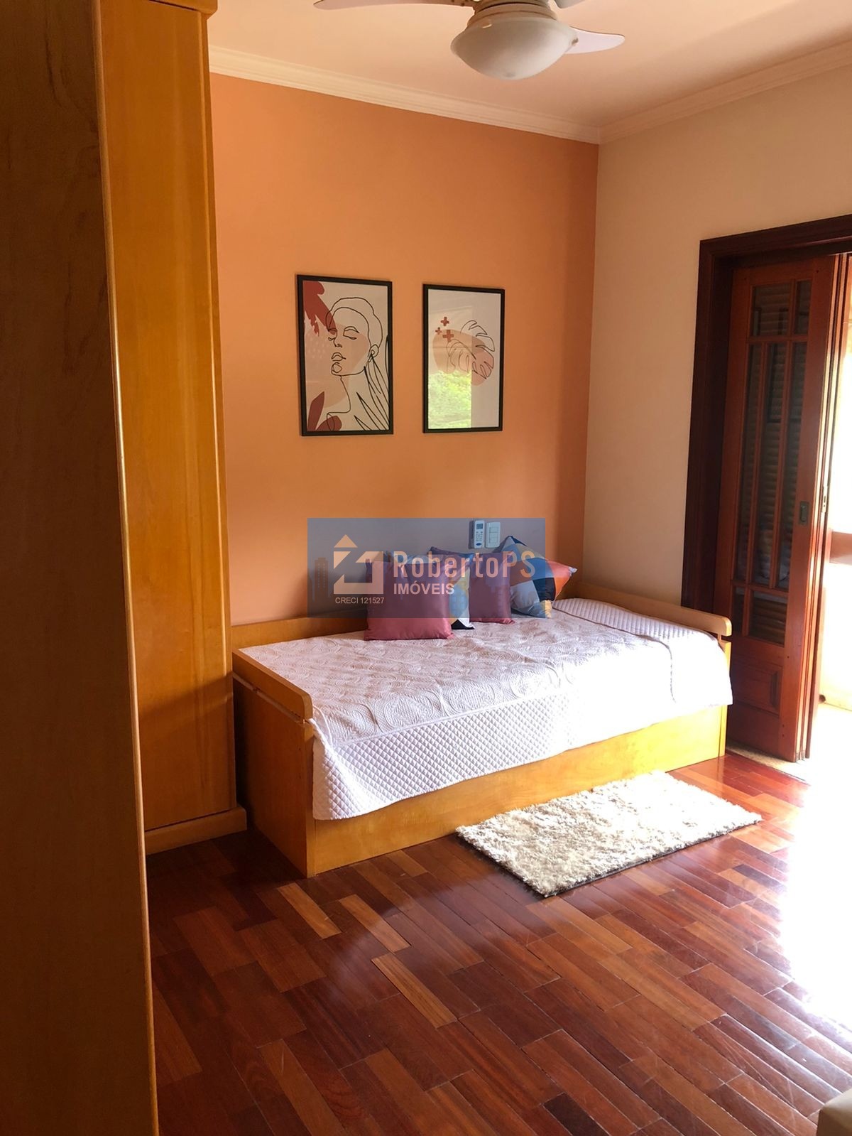 Linda casa assobradada no Condomínio Portal da Mata em Caçapava de 3 dormitórios com suíte e closet.