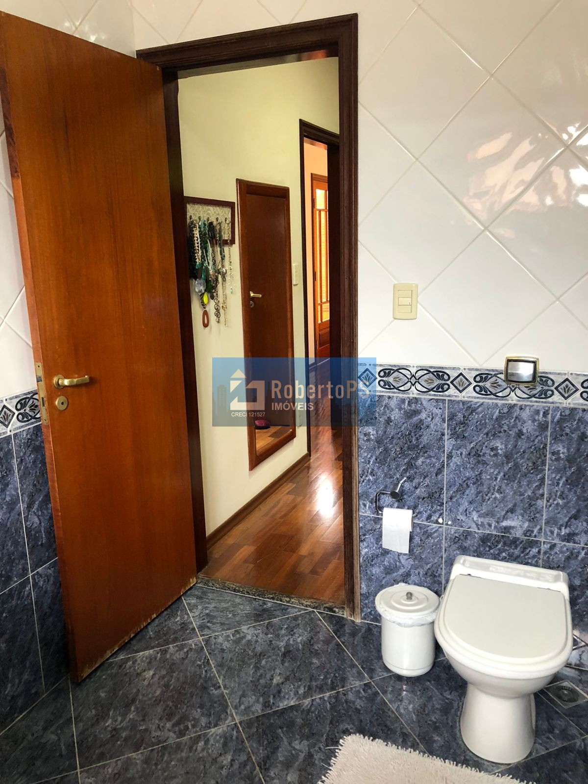 Linda casa assobradada no Condomínio Portal da Mata em Caçapava de 3 dormitórios com suíte e closet.