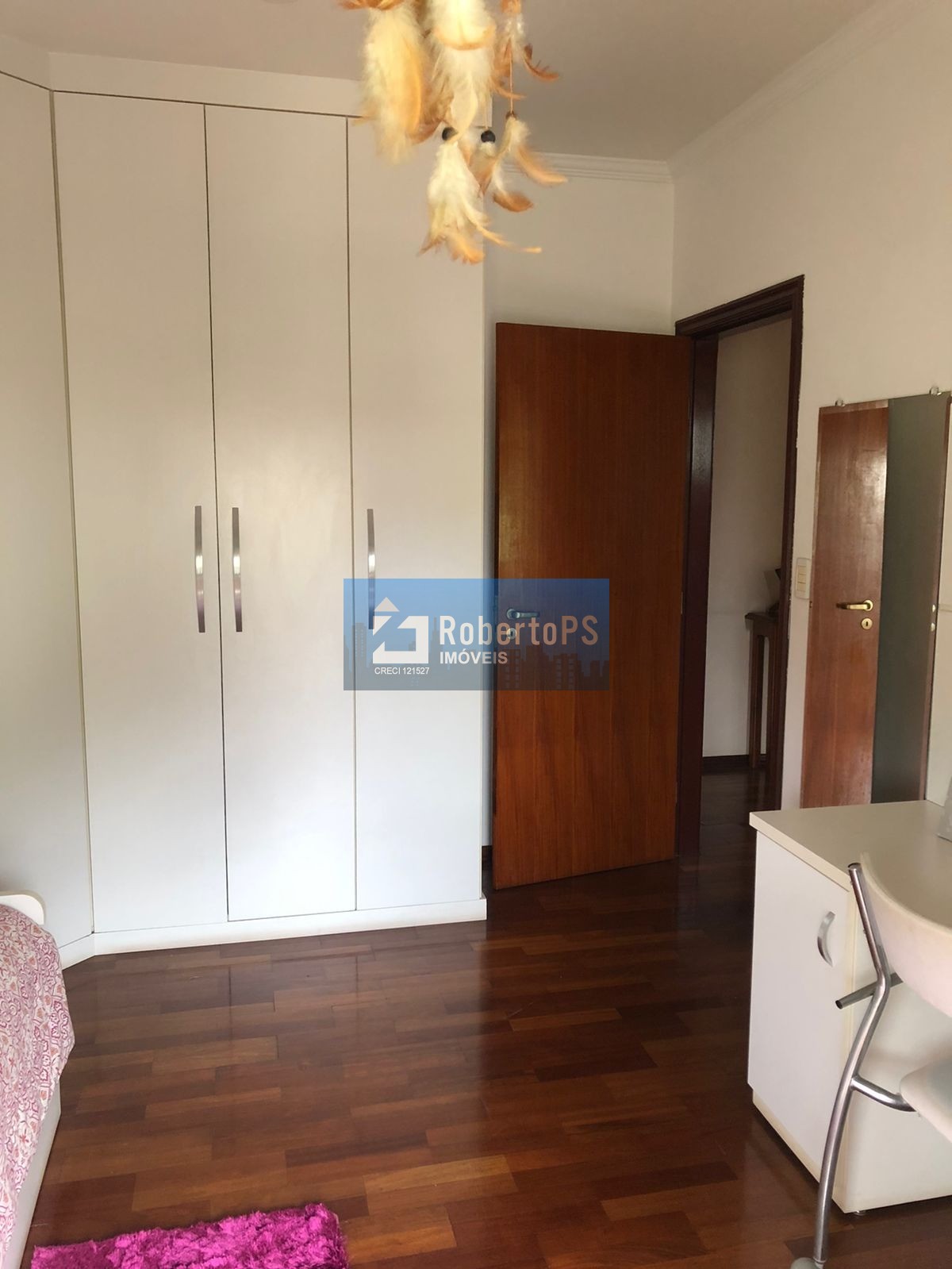 Linda casa assobradada no Condomínio Portal da Mata em Caçapava de 3 dormitórios com suíte e closet.