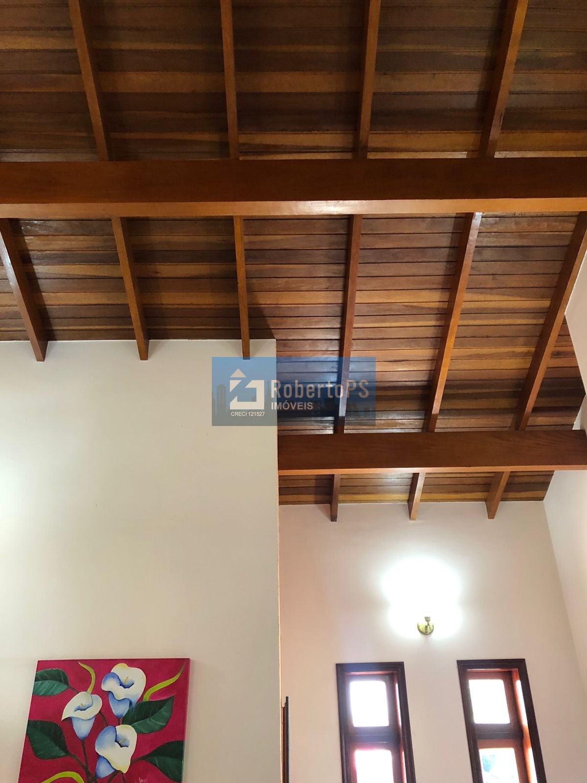 Linda casa assobradada no Condomínio Portal da Mata em Caçapava de 3 dormitórios com suíte e closet.