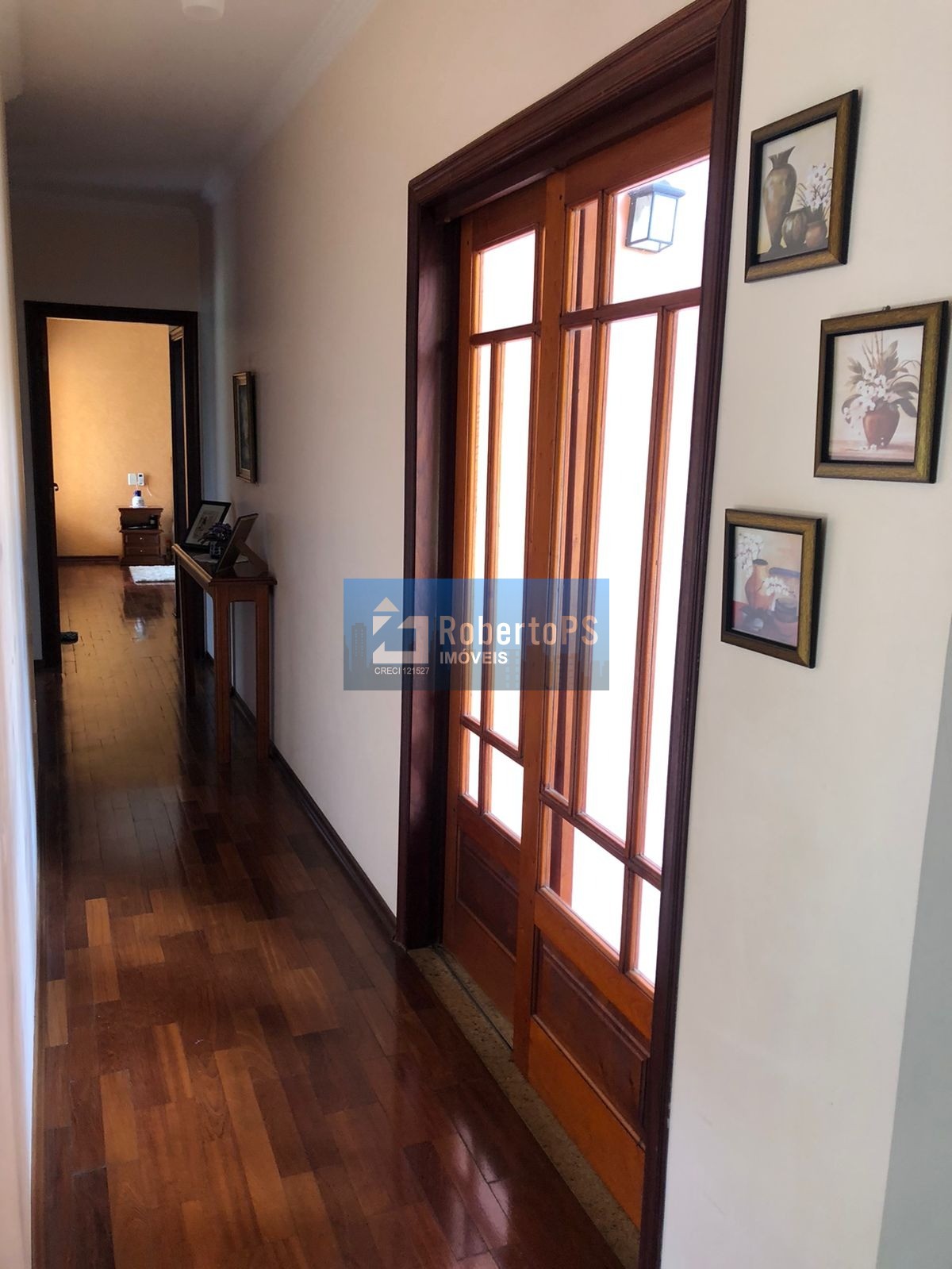 Linda casa assobradada no Condomínio Portal da Mata em Caçapava de 3 dormitórios com suíte e closet.