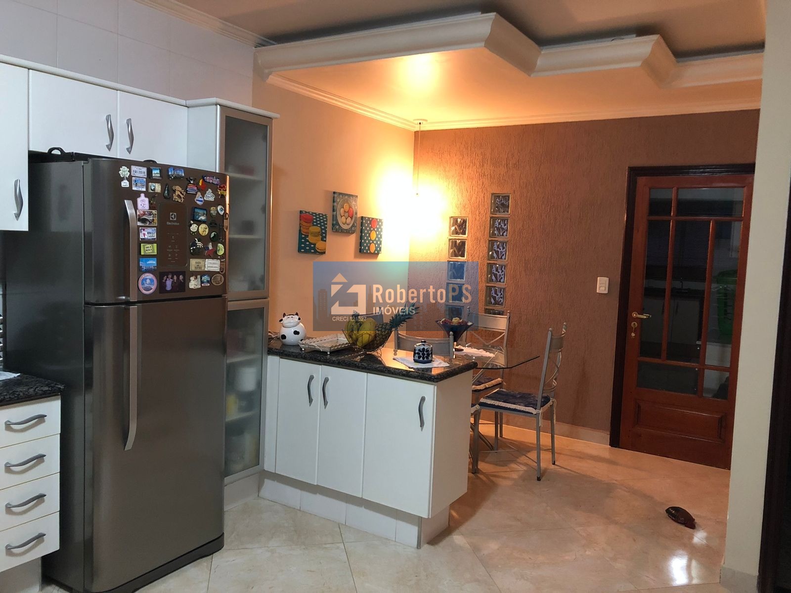 Linda casa assobradada no Condomínio Portal da Mata em Caçapava de 3 dormitórios com suíte e closet.