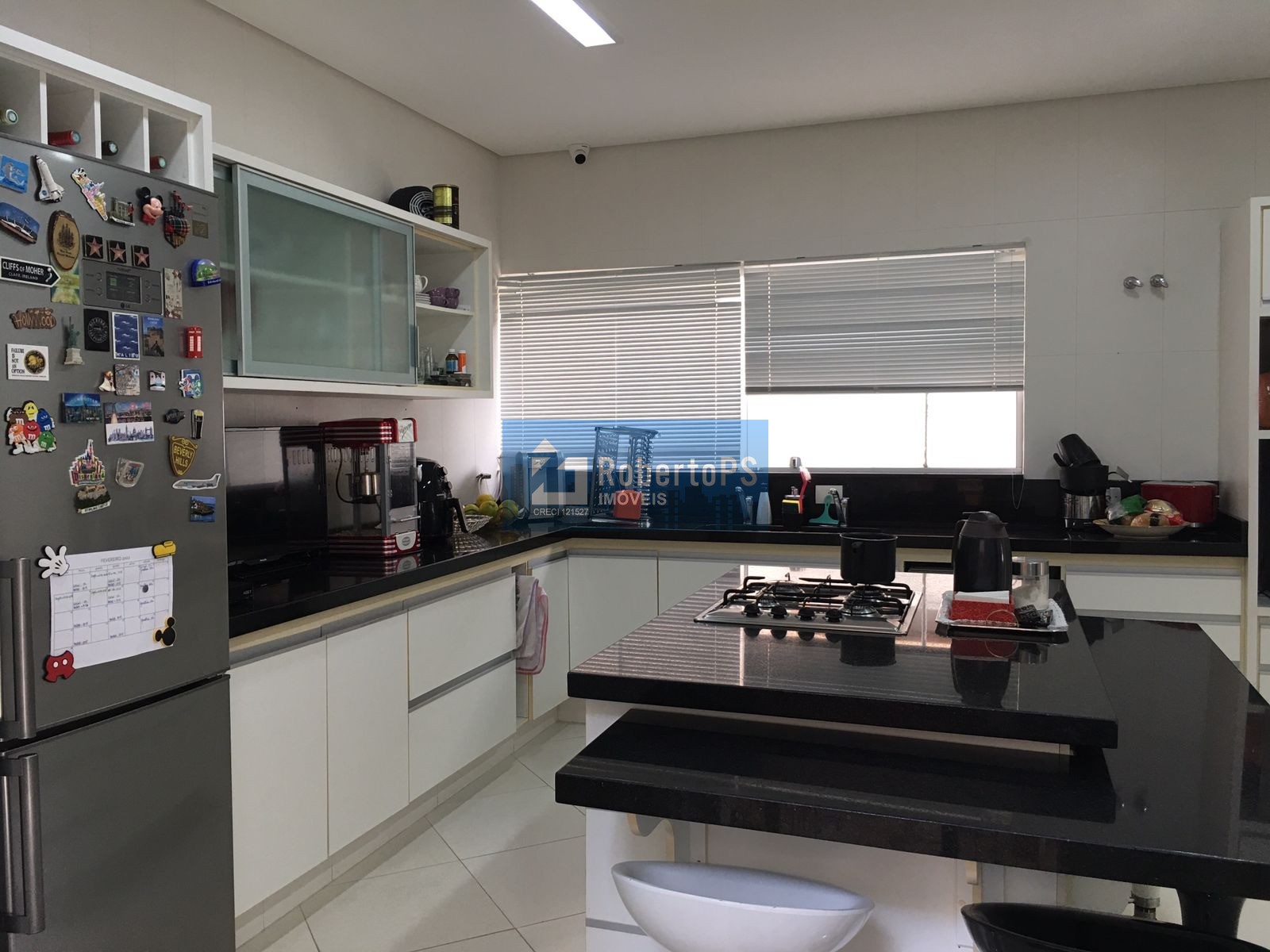 Lindo sobrado em condomínio com 5 suítes aquecimento solar e 4 vagas