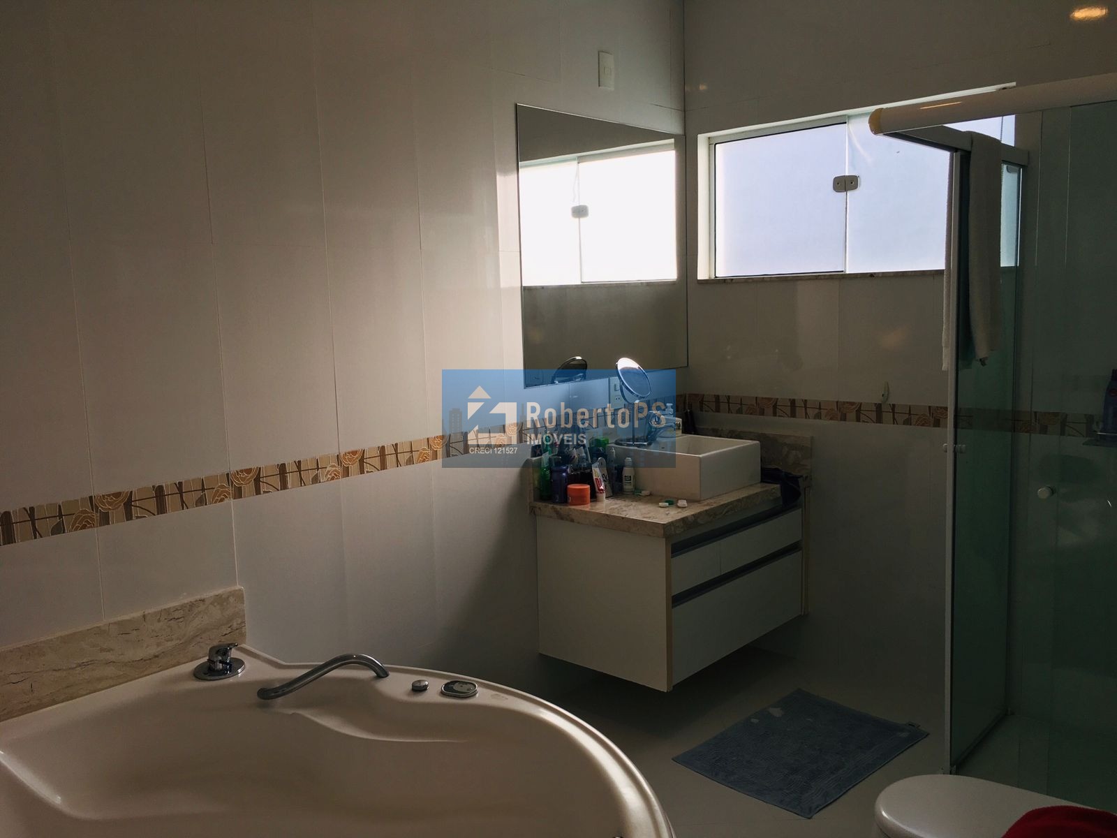 Lindo sobrado em condomínio com 5 suítes aquecimento solar e 4 vagas