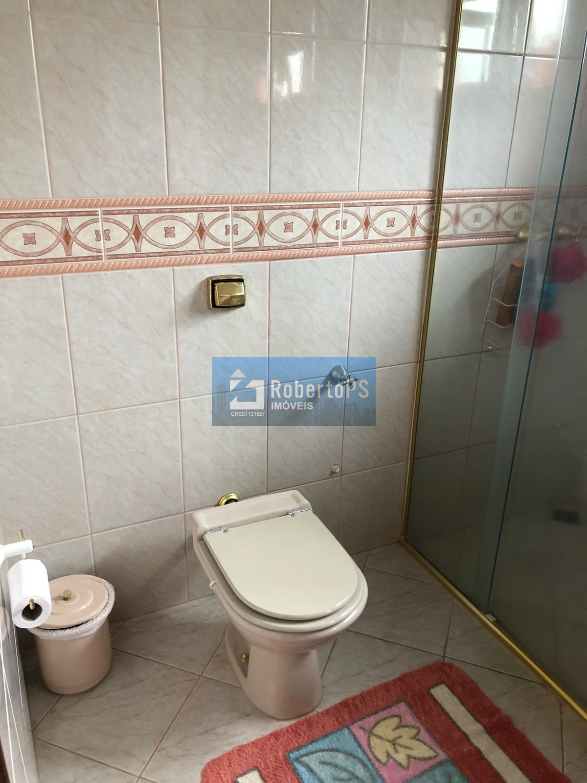 Linda casa assobradada no Condomínio Portal da Mata em Caçapava de 3 dormitórios com suíte e closet.