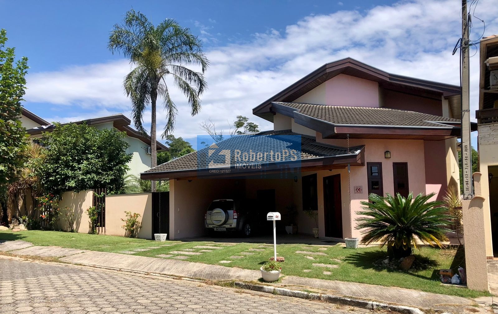 Linda casa assobradada no condomínio portal da mata em caçap