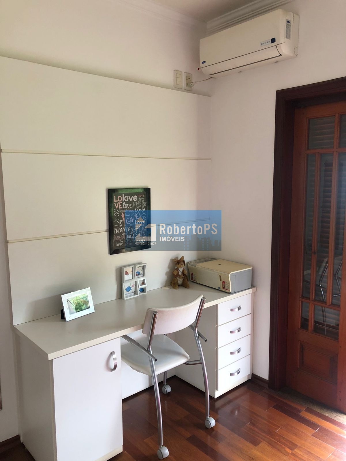 Linda casa assobradada no Condomínio Portal da Mata em Caçapava de 3 dormitórios com suíte e closet.
