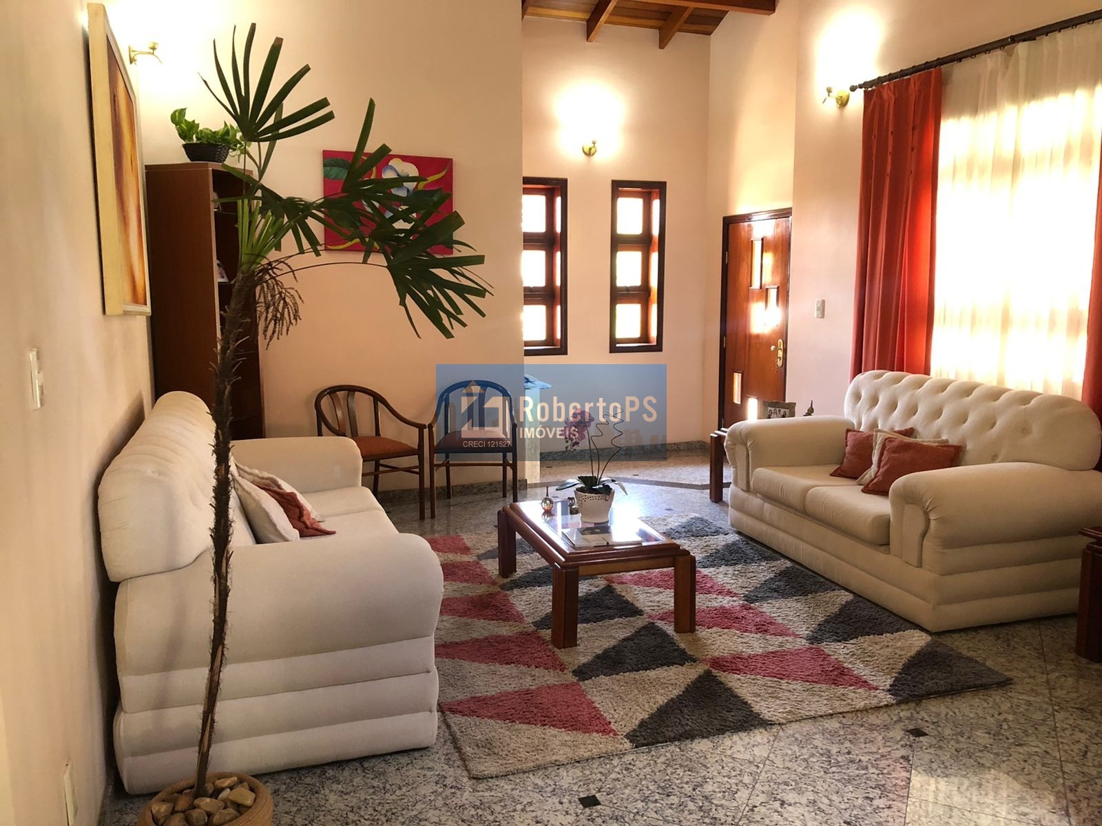 Linda casa assobradada no Condomínio Portal da Mata em Caçapava de 3 dormitórios com suíte e closet.