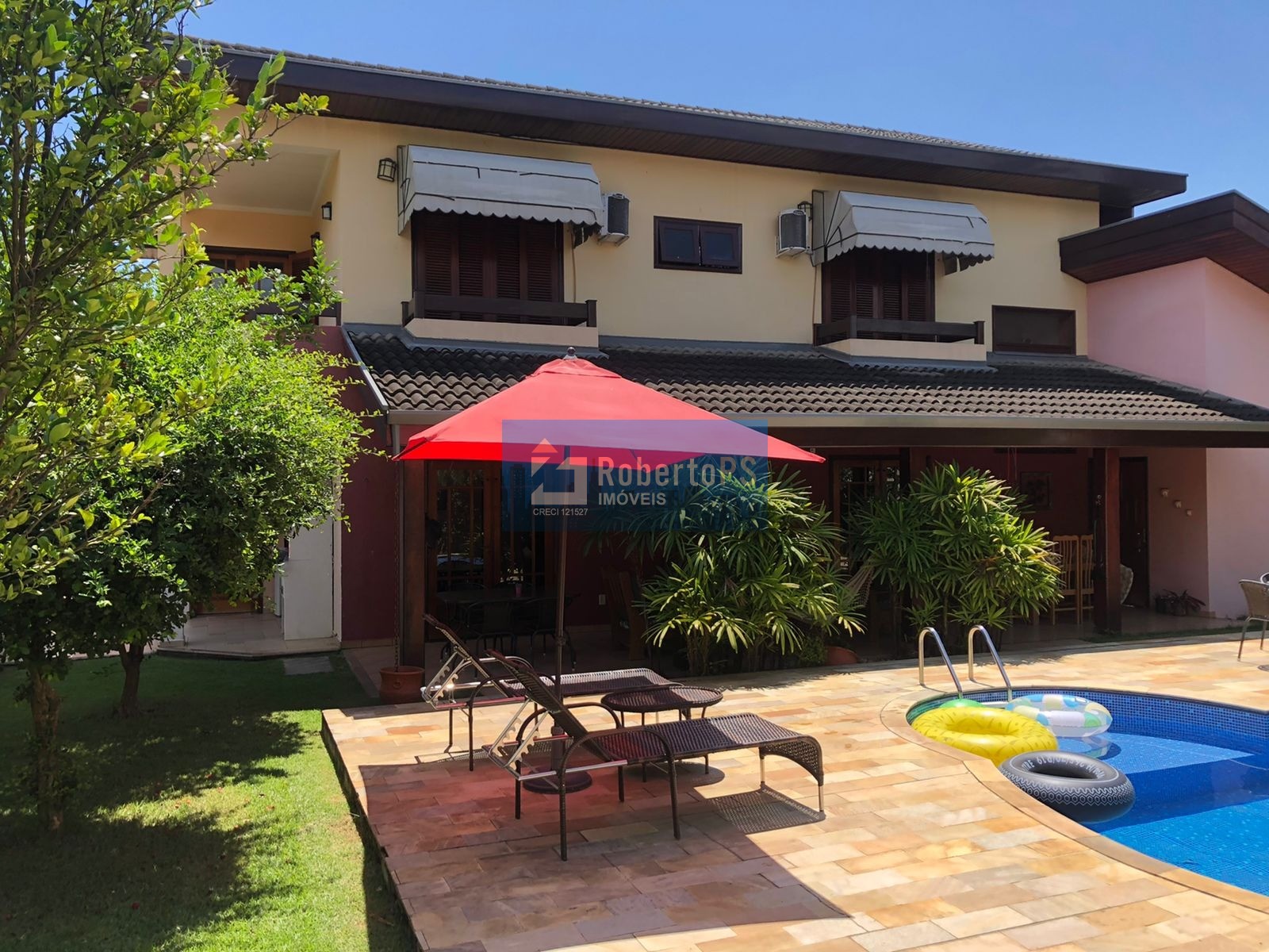 Linda casa assobradada no condomínio portal da mata em caçap