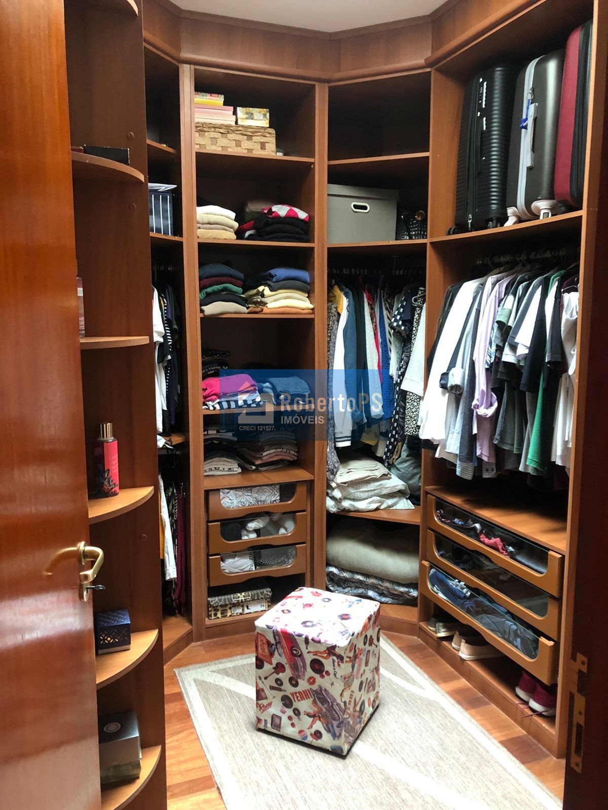 Linda casa assobradada no Condomínio Portal da Mata em Caçapava de 3 dormitórios com suíte e closet.