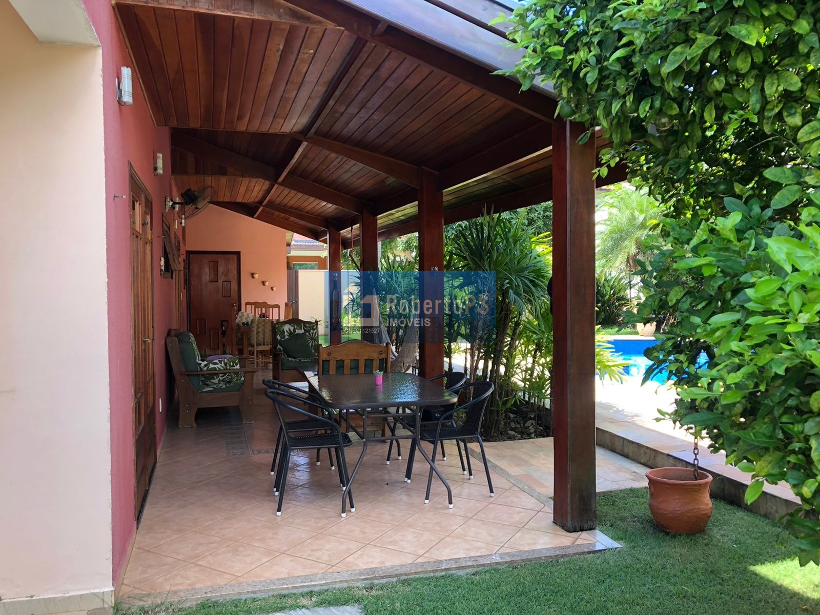 Linda casa assobradada no condomínio portal da mata em caçap
