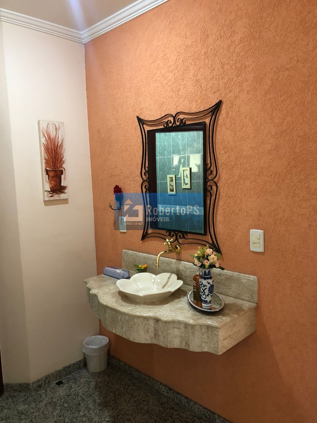 Linda casa assobradada no Condomínio Portal da Mata em Caçapava de 3 dormitórios com suíte e closet.