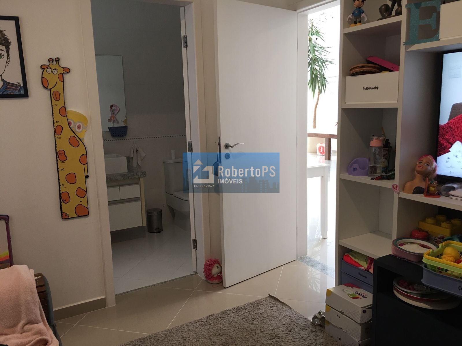 Lindo sobrado em condomínio com 5 suítes aquecimento solar e 4 vagas