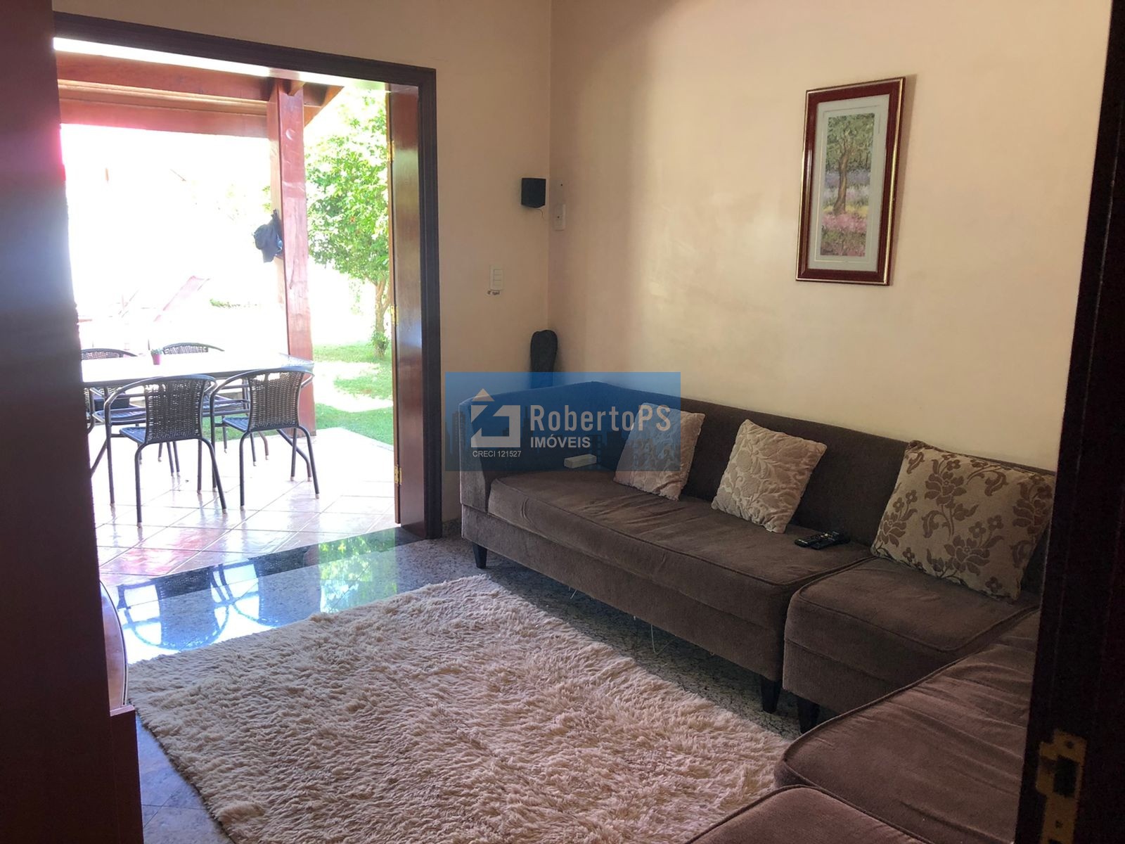 Linda casa assobradada no Condomínio Portal da Mata em Caçapava de 3 dormitórios com suíte e closet.