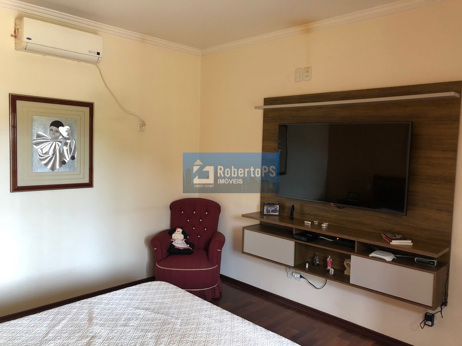 Linda casa assobradada no Condomínio Portal da Mata em Caçapava de 3 dormitórios com suíte e closet.